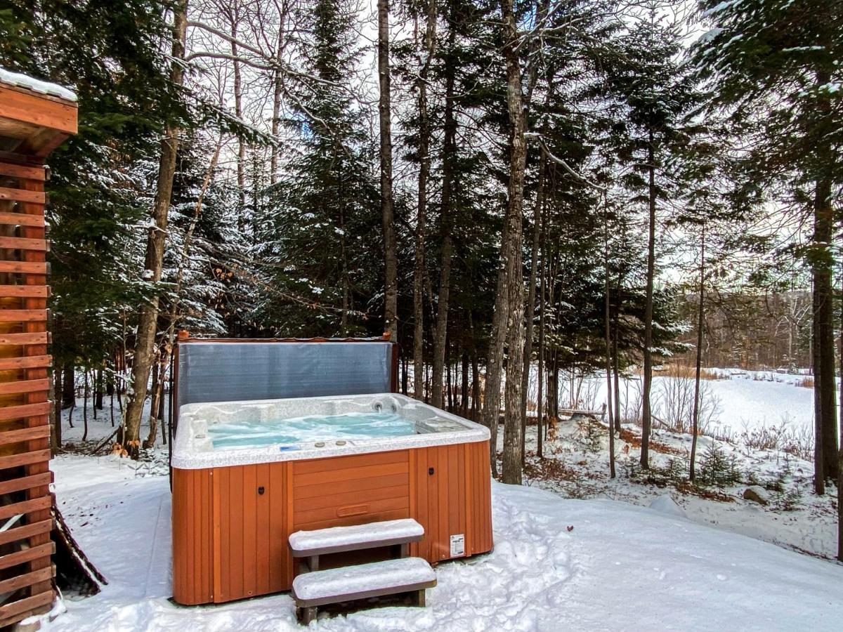 Les Chalets Tourisma - Chalet Dans Les Bois Avec Lac Prive - Le Colibri Saint-Raymond Exterior foto