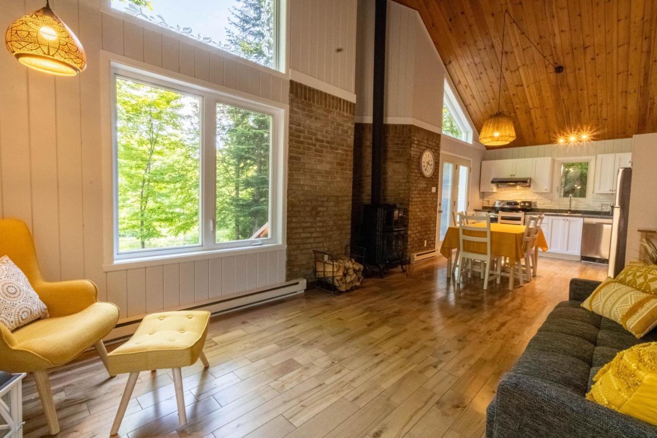 Les Chalets Tourisma - Chalet Dans Les Bois Avec Lac Prive - Le Colibri Saint-Raymond Exterior foto